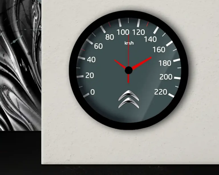 ساعت دیواری عقربه فانتزی با طرح زانتیا قطر31